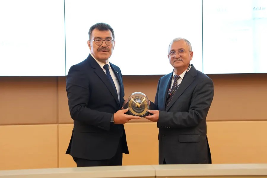 İTÜ Rektörü Prof. Dr. Hasan Mandal ve STFA İnşaat Grubu Başkanı Recep Çimen