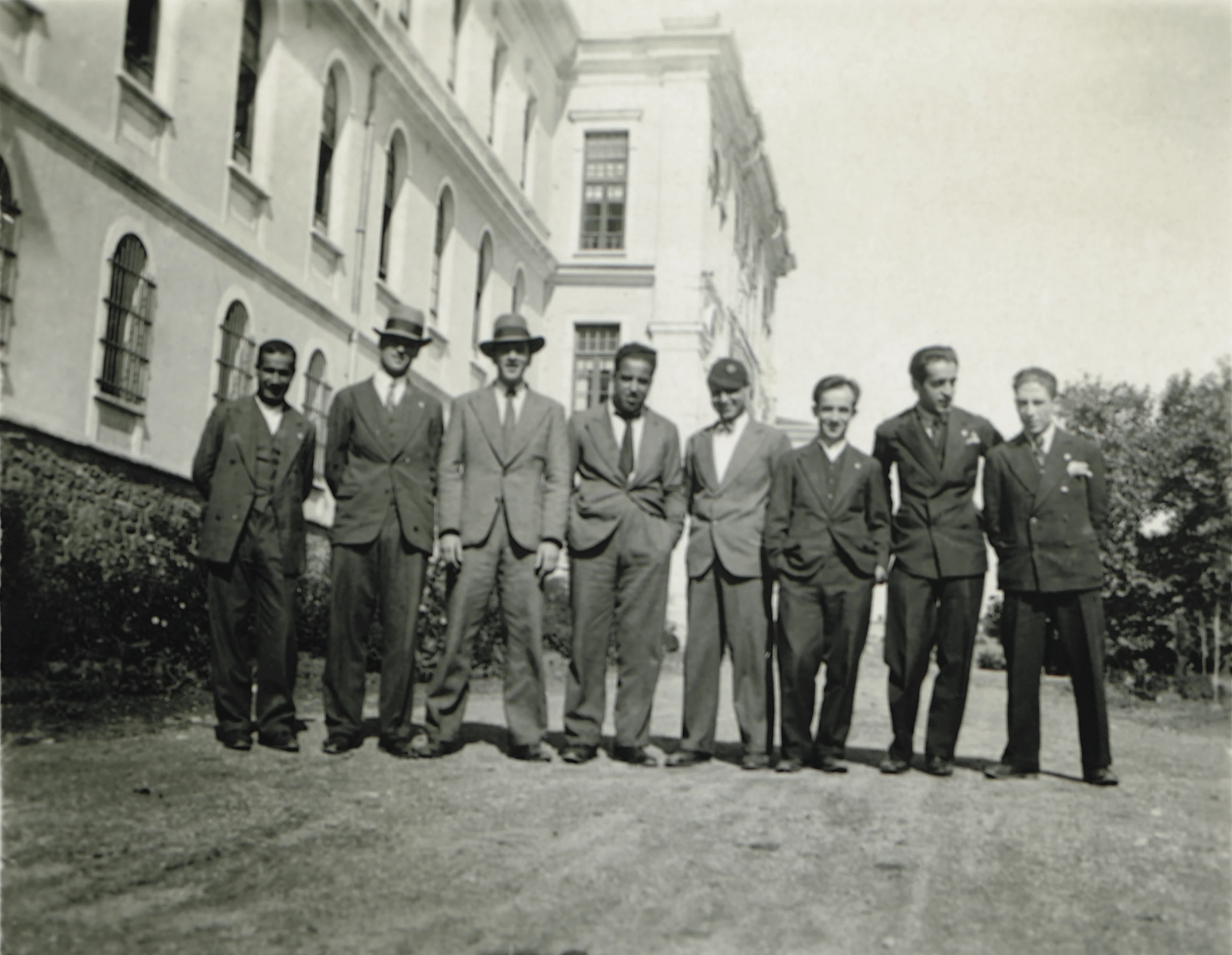 1932 — Üniversite son sınıf fotoğrafı